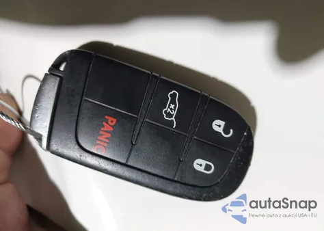 2019 Jeep Grand Cherokee Laredo E 4X2 from USA, damaged, VIN 1C4RJEAG7KC833180